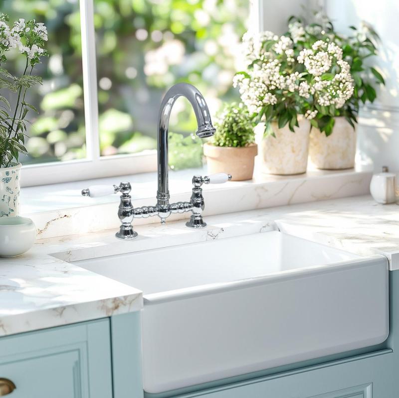 PB Robinet de bucătărie nostalgică cu pod cromat cu gură rotundă și mânere albe PBN.CHR.R.WH