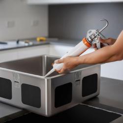 Adeziv siliconic fără acid pentru montarea chiuvetelor din oțel inoxidabil sub blat