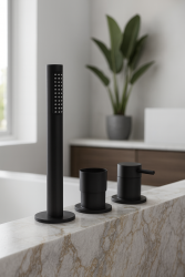 Robinetele de baie cu 3 găuri Waterevolution Flow, montate pe marginea băii, în finisaj mat negru, T138SBPR.