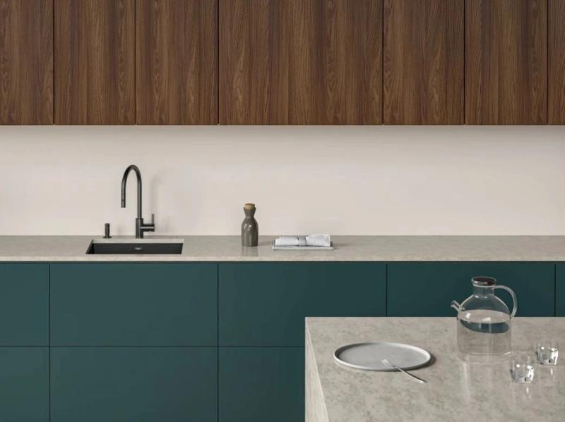 Franke Robinet de bucătărie Eos Neo cu duză și pulverizator extractibil negru periat 115.0613.671