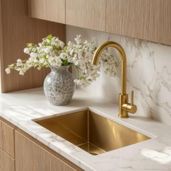 Quadri York Baterie de bucătărie finisaj aur mat PVD cu duză pivotantă 1208955905