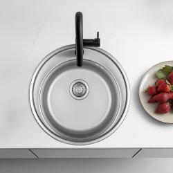Ausmann Basic este o chiuvetă rotundă de suprafață din oțel inoxidabil cu gaură pentru robinet, cu diametrul de 51 cm, inclusiv sifonul 1208956976.