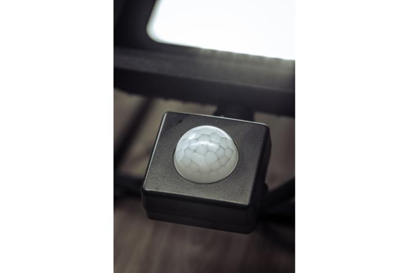 Proiector LED iNEXT cu senzor de mișcare 30W 2400lm, PF>0,9, RA>80, IP65, 120°, 6400K, corp negru 1208962860