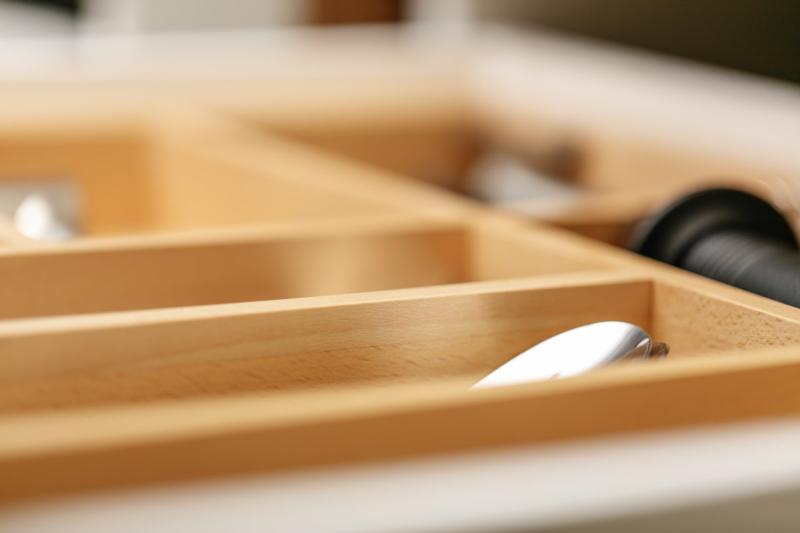 Decor Cutle Tavă pentru tacâmuri Raft pentru tacâmuri reglabil Culoare: Fag 1208966290