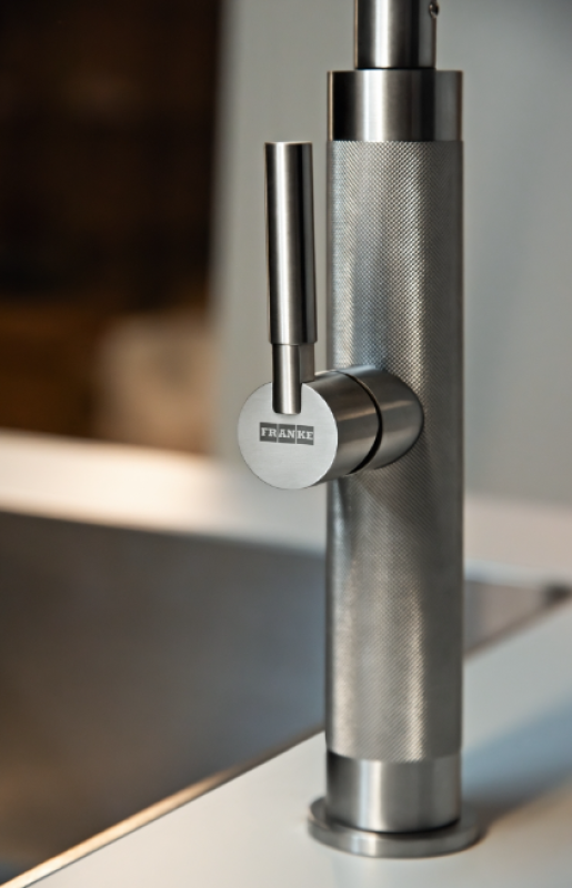 Franke Mythos Masterpiece Baterie de bucătărie cu duză in forma de J și retractabilă complet din oțel inoxidabil 115.0711.554