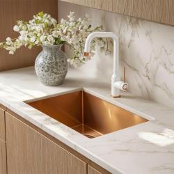 Quadri Stamford Robinet de bucătărie Alb cu Finisaj de Cupru PVD cu Gura de Scurgere Rotativă la Unghi Drept 1208967700