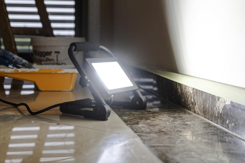 NELI Proiector portabil, LED, 30W, 2700lm, 6400K, AC220-240V, IP65, cablu 1.5m