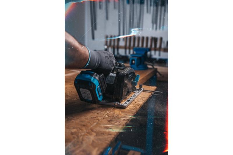 Fierăstrău circular cu acumulator HÖGERT, 18V, fără acumulator, cu racord pentru aspirator.