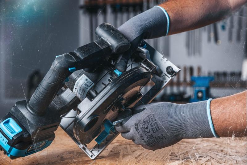 Fierăstrău circular cu acumulator HÖGERT, 18V, fără acumulator, cu racord pentru aspirator.