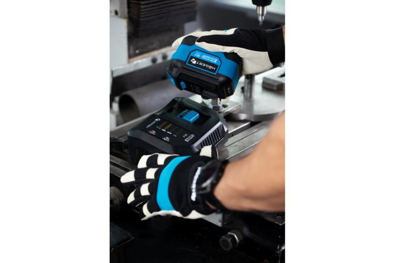 O incarcator rapid HÖGERT pentru baterie 6A 18V