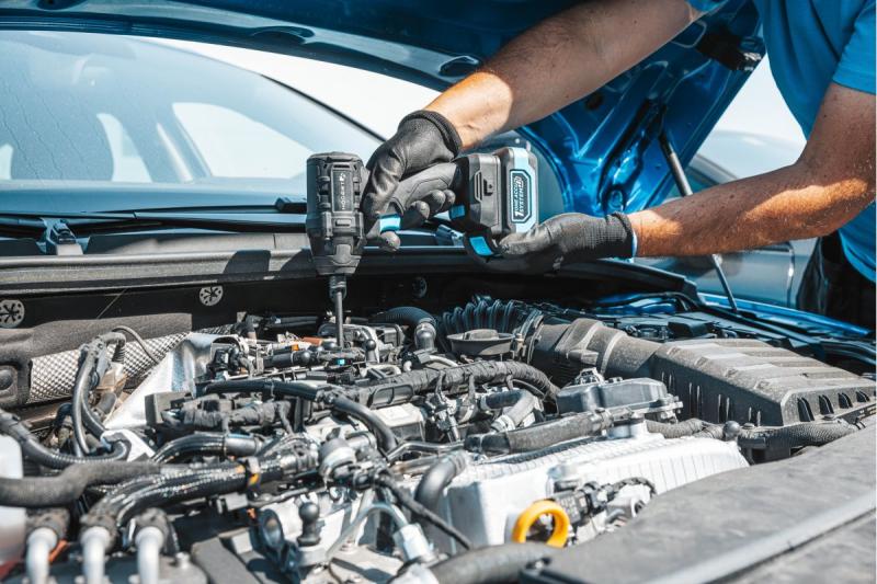 Set chei de impact cu acumulator HÖGERT 200 Nm 18V cu motor fără perii