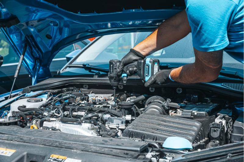 HÖGERT Fier de călcat fără perii cu acumulator de 18V, set cu acumulator, încărcător și accesorii