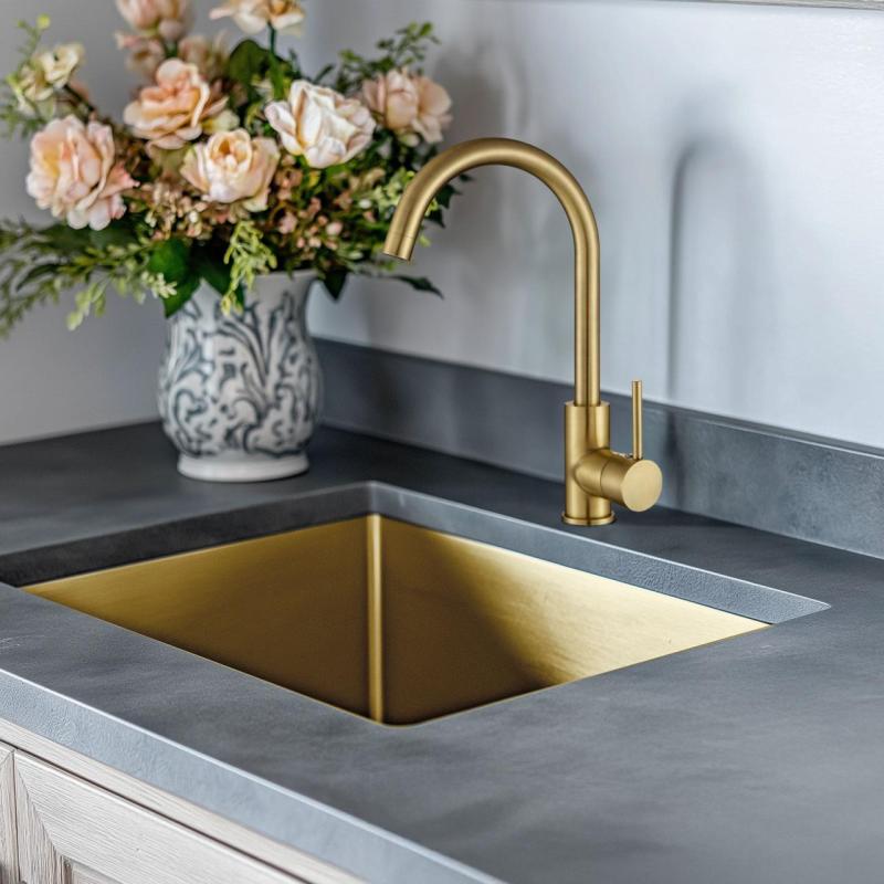 Ausmann Arvia robinet de bucătărie auriu PVD Gold cu gura de scurgere rotativă 1208970640