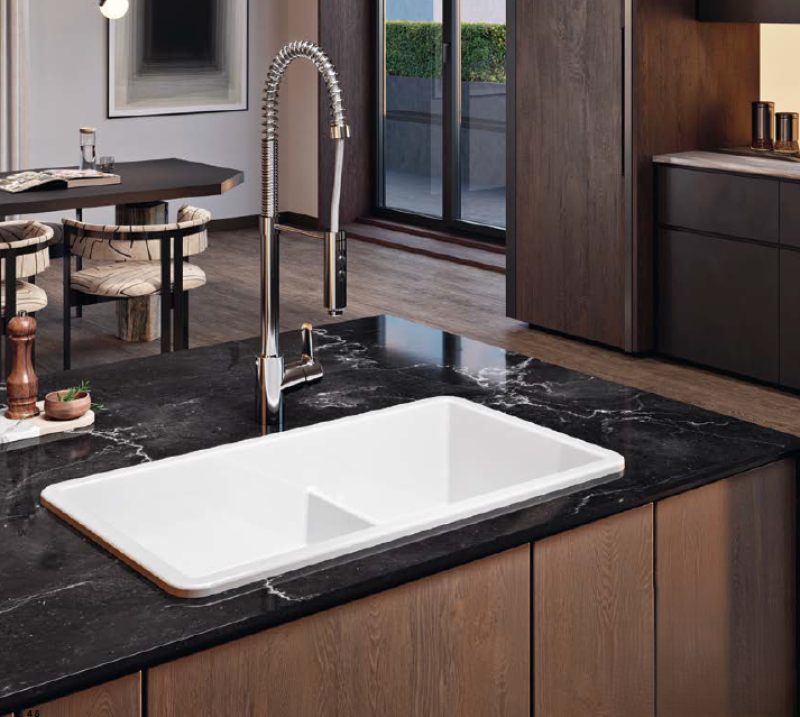 Ausmann Ceramic Ember Chiuvetă Ceramică Albă de o jumătate montată pe suprafață și încastrată 733 x 401 mm cu dopuri din inox 1208970737