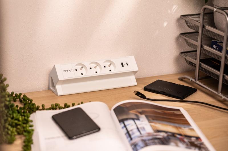 Priză mobilier Basco, 3 x priză cu împământare, USB A+C, cablu de 1,5m, alb cu montare