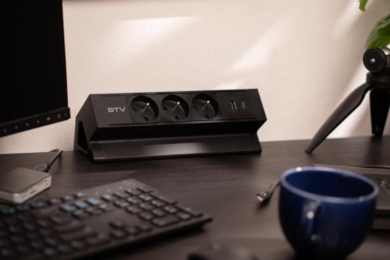 Priză mobilier Basco, 3 x priză cu împământare, USB A+C, cablu de 1,5m, negru cu montare