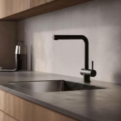 Baterie de bucatarie Pure.Sink Elite Steel Pulse-S cu finisaj negru mat, cu gura extensibila si functie de pulverizare PS8500-10